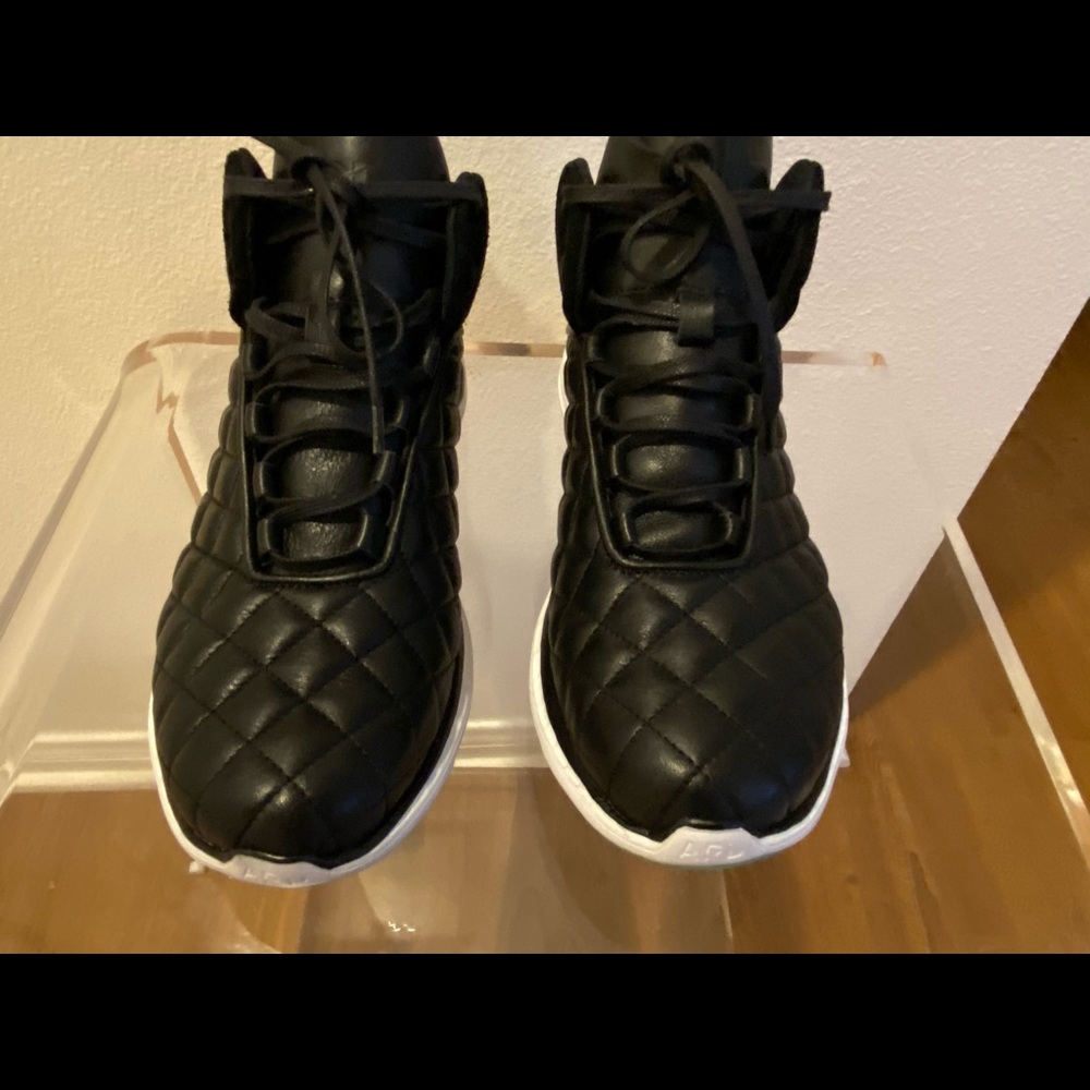 **NEW** APL LUSSO SNEAKER 8.5 WOMENS